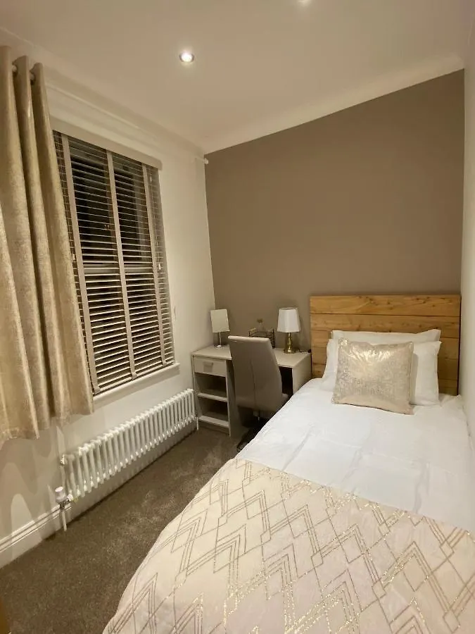 Luxury Home Spa Villa Sauna Jacuzzi Excel Canary Wharf Zone 2 Londýn 0*,  Velká Británie