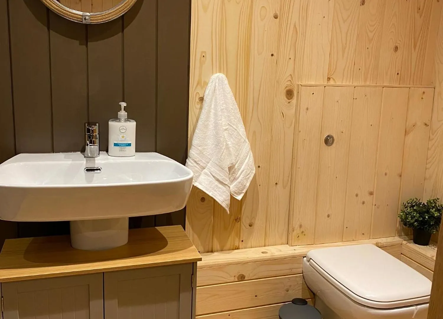 Luxury Home Spa Villa Sauna Jacuzzi Excel Canary Wharf Zone 2 Londýn 0*,  Velká Británie